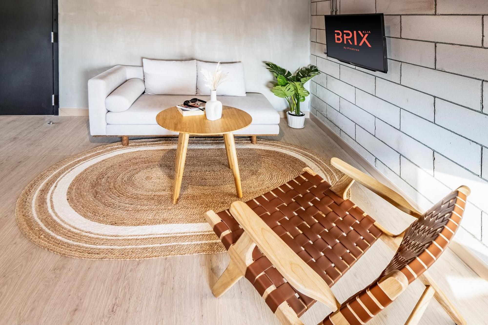Brix Klia By Pinetree Hotel Sepang Bagian luar foto