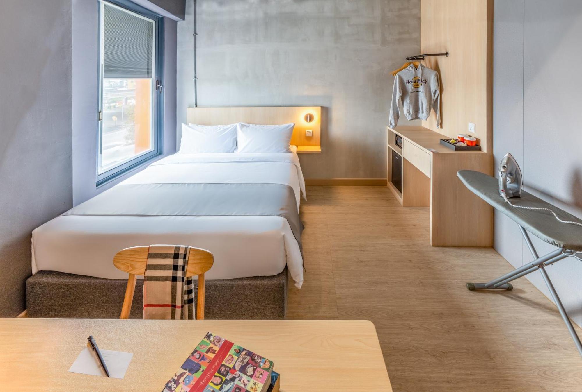 Brix Klia By Pinetree Hotel Sepang Bagian luar foto